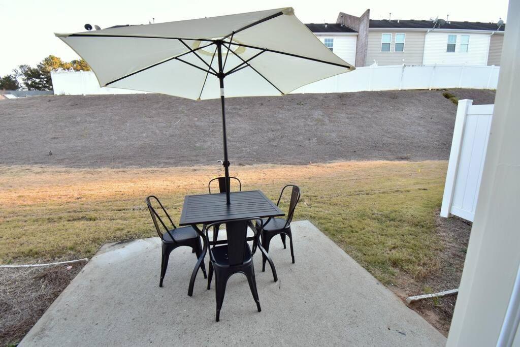 Cozy Renovated Winder Townhouse Traveller Awards 2025 Winner מראה חיצוני תמונה