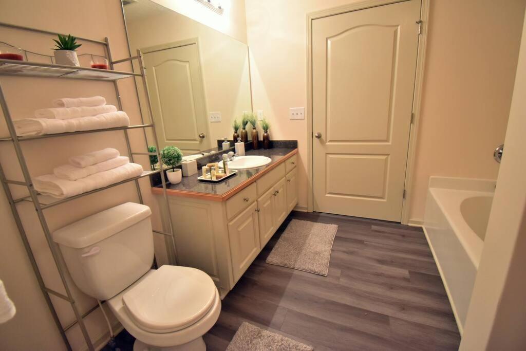 Cozy Renovated Winder Townhouse Traveller Awards 2025 Winner מראה חיצוני תמונה