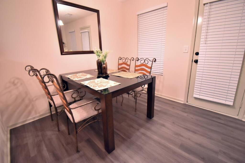 Cozy Renovated Winder Townhouse Traveller Awards 2025 Winner מראה חיצוני תמונה